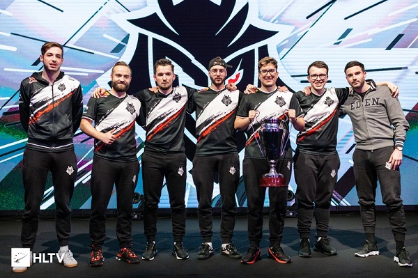 Team WE 教练：队伍现在遇到一些困难 每个人都会有自己的困难