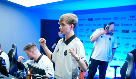 Assum：他们中期玩的比较好，中期比我们所有人都厉害