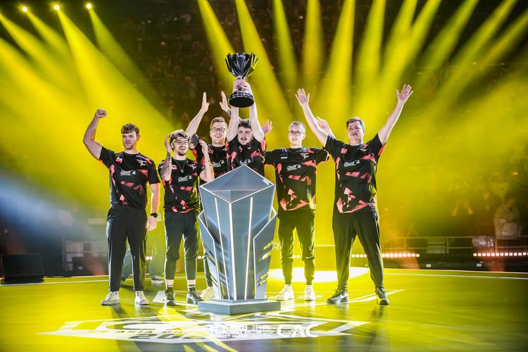 Shakespeare 的纯粹游戏！ Lucid 的猴子般的团队战斗毫不留情